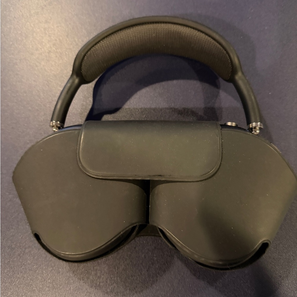 Apple Black AirPod Pro Maxes